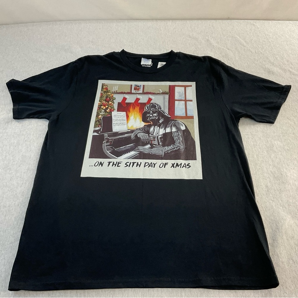STAR WARS DARTH VADER ON THE SITH DAY OF XMAS MEN’S SHORT SLEEVE T-SHIRT / LARGE